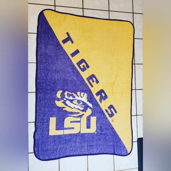 Northwest NCAA LSU Tigers Mirco Raschel Throw Blanket 46" x 60" - Picture 1 of 2